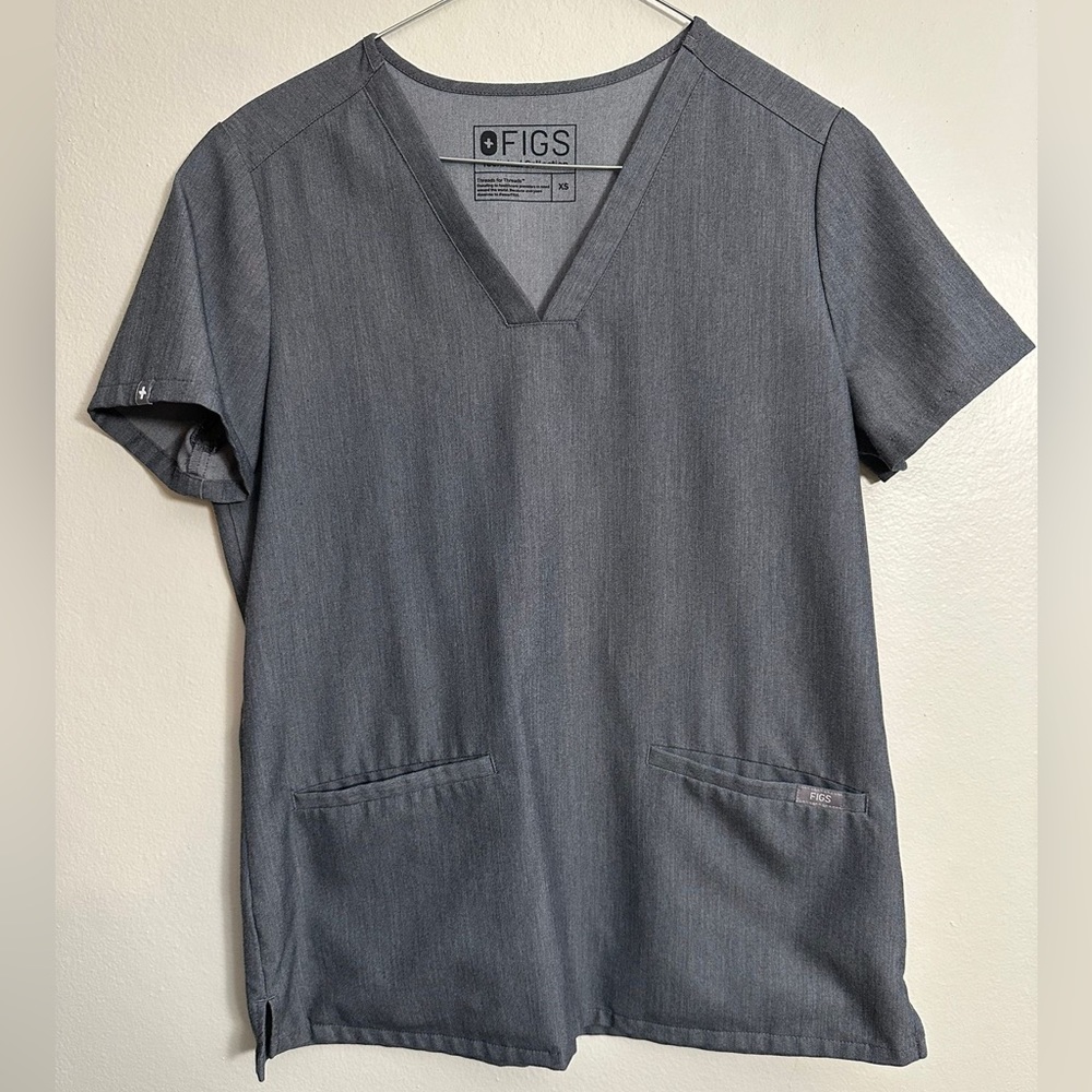 Figs Casma Three Pocket scrub top!
